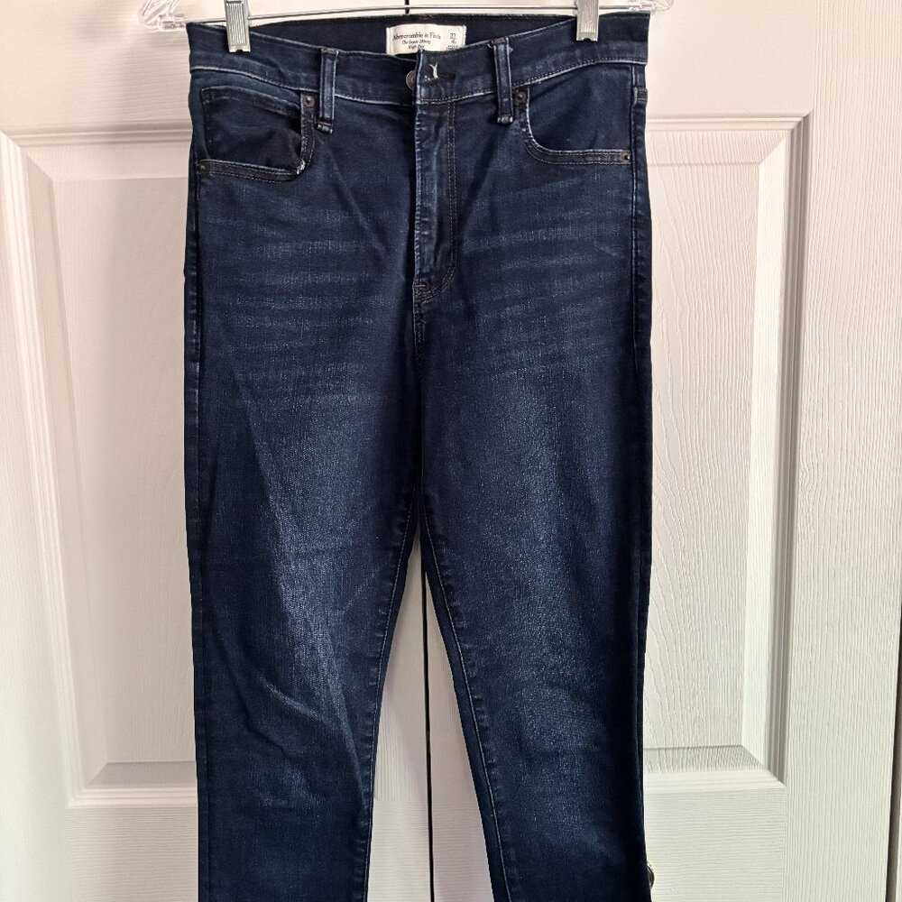 New without tags, dark blue Abercrombie & Fitch women's skinny jeans.  Size 4